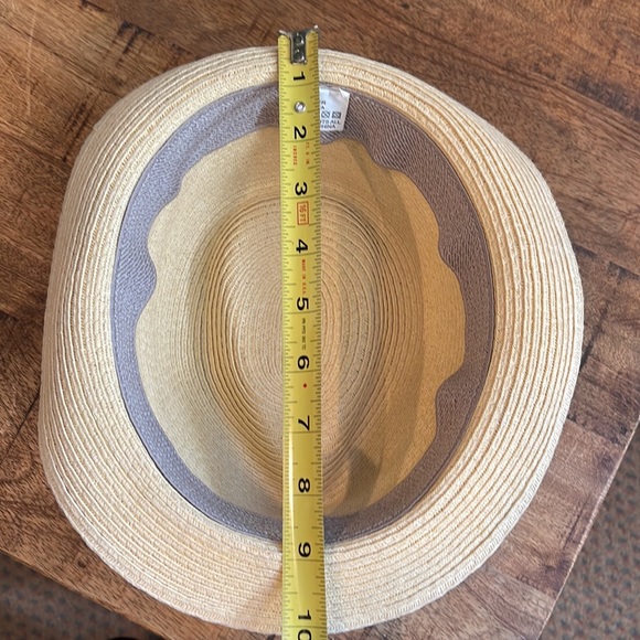 Hat made of 100% paper, with a black grosgrain ribbon only worn once - Picture 6 of 8